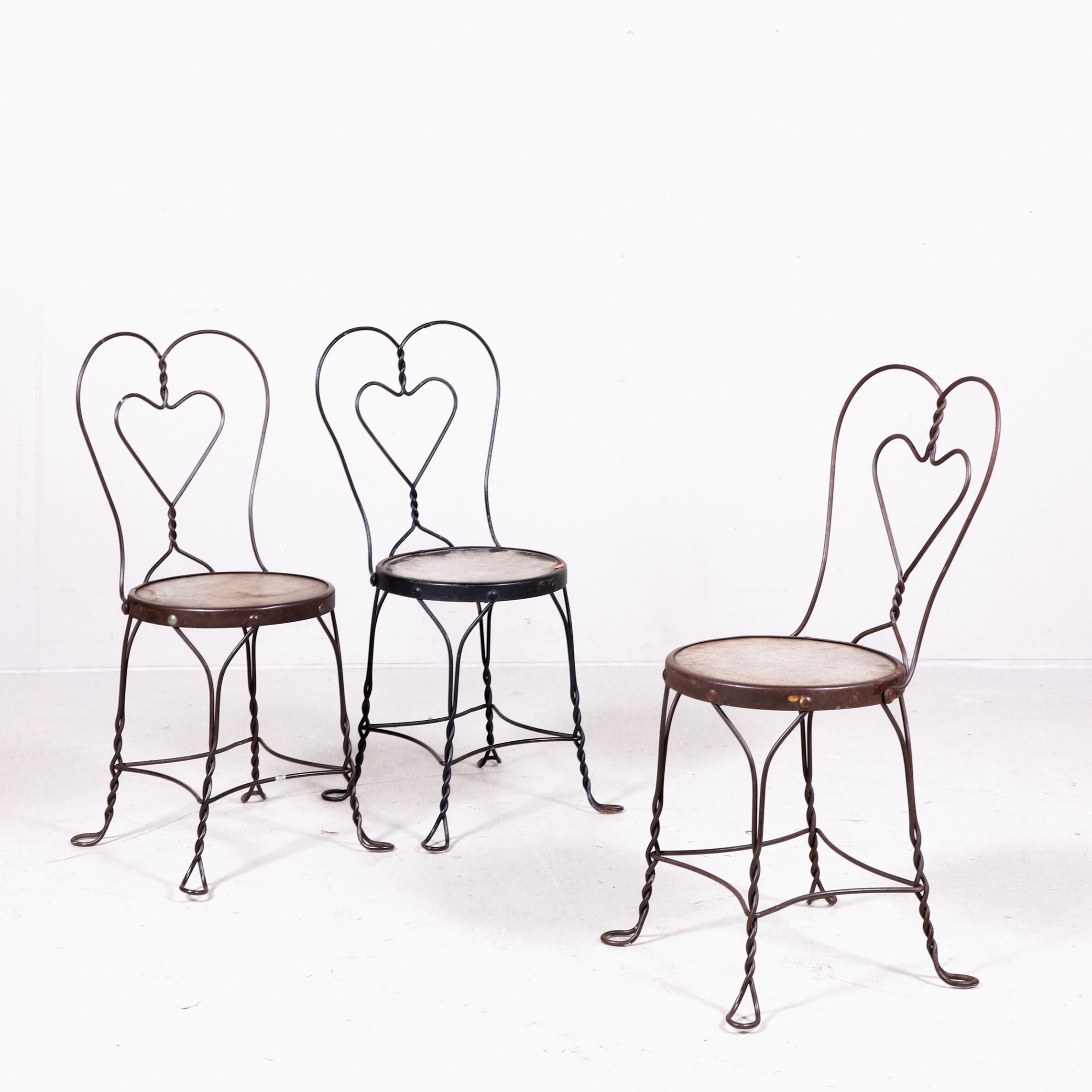 (3) Heartback twisted iron ice