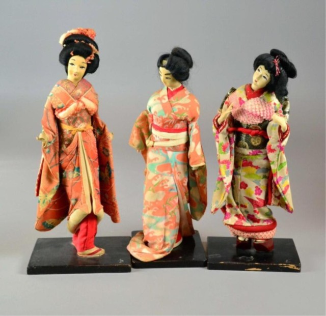 (3) JAPANESE GEISHA DOLLS ON
