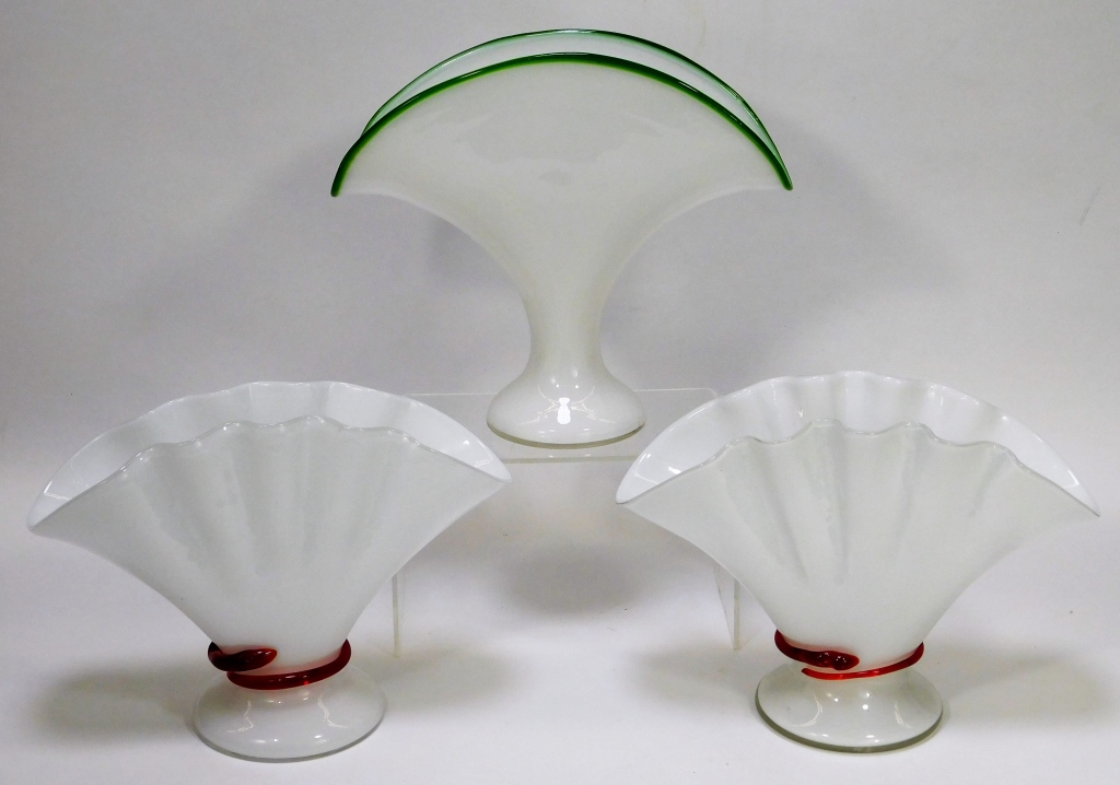 3 KRALIK WHITE BOHEMIAN SNAKE ART