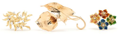 3 LADIES GOLD FLORAL BROOCHES,