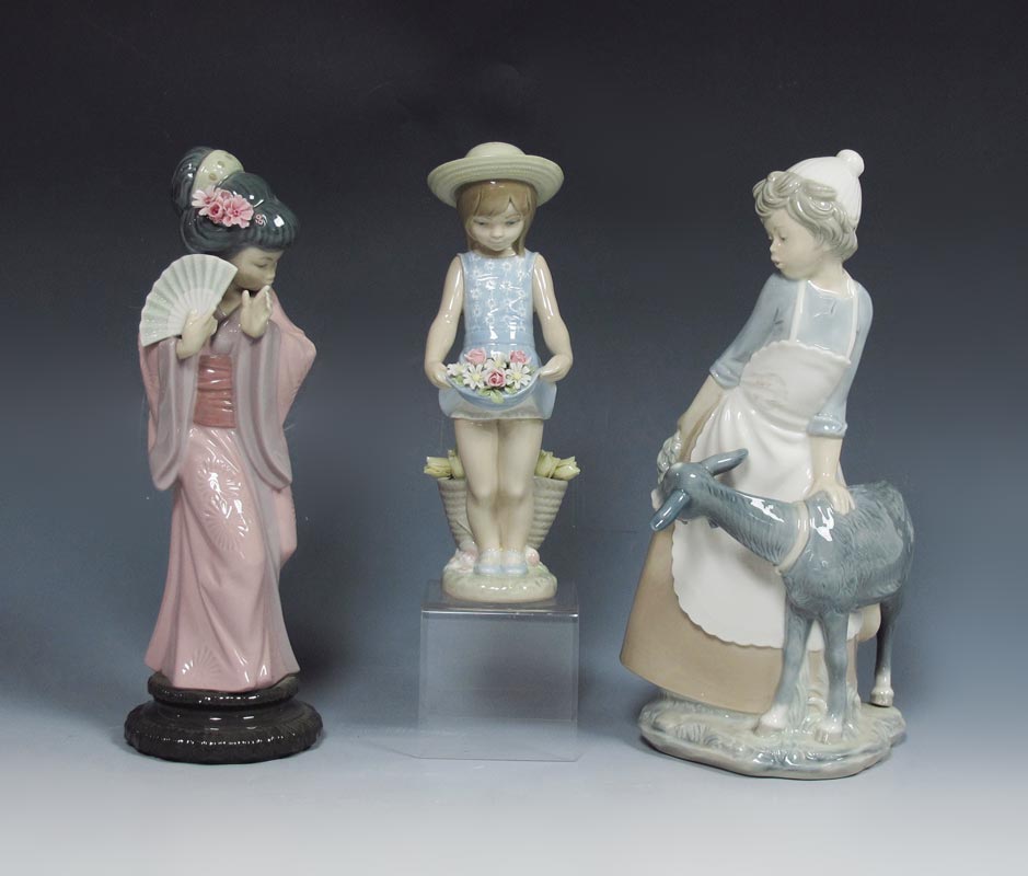 3 LLADRO & NAO FIGURINES: Geisha