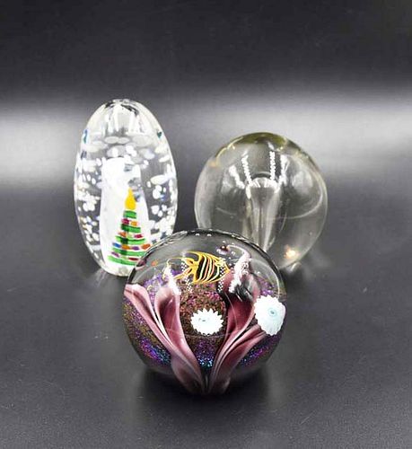 3 PAPERWEIGHTS3 Paperweights, clear