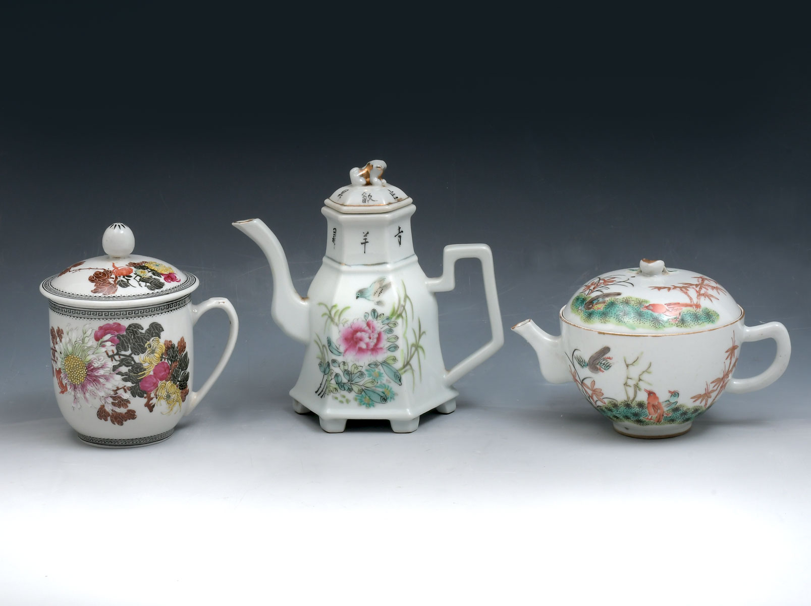 3 PC. CHINESE PORCELAIN TEAPOTS &