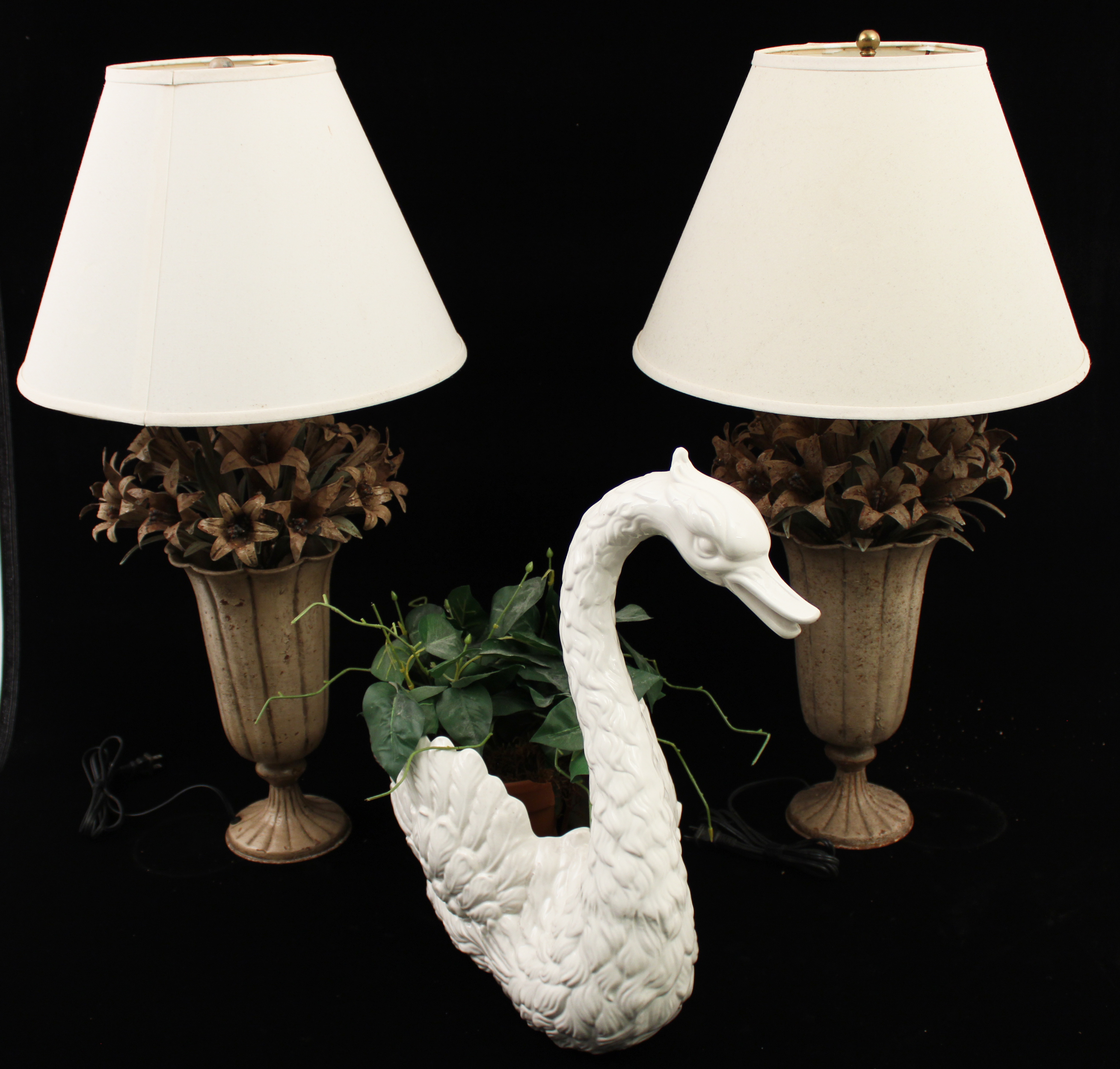 3 PIECE LOT OF DECORATIVE ARTS 3