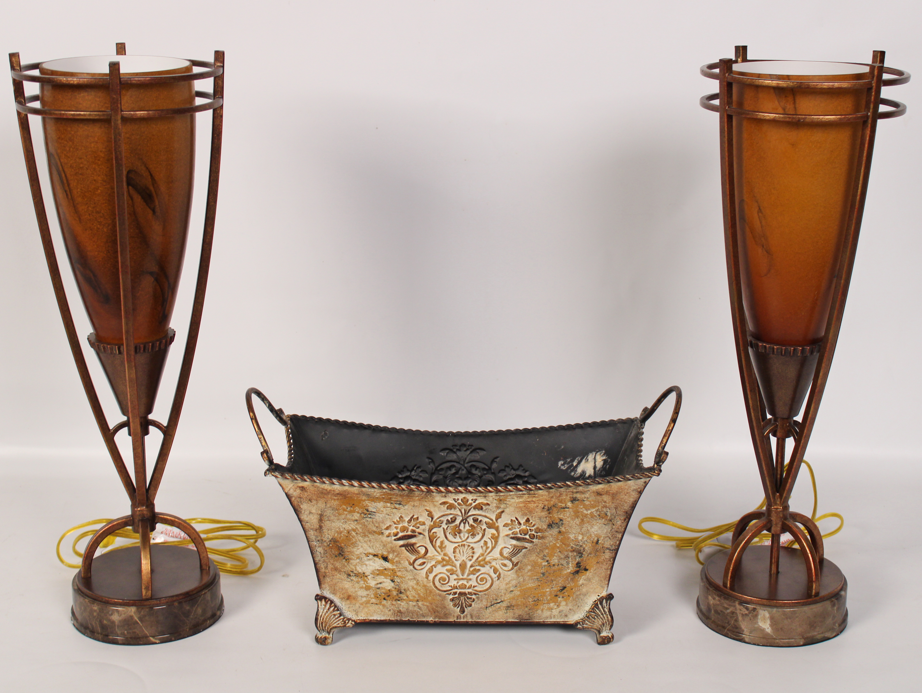 3 PIECE LOT OF DECORATIVE ITEMS 3