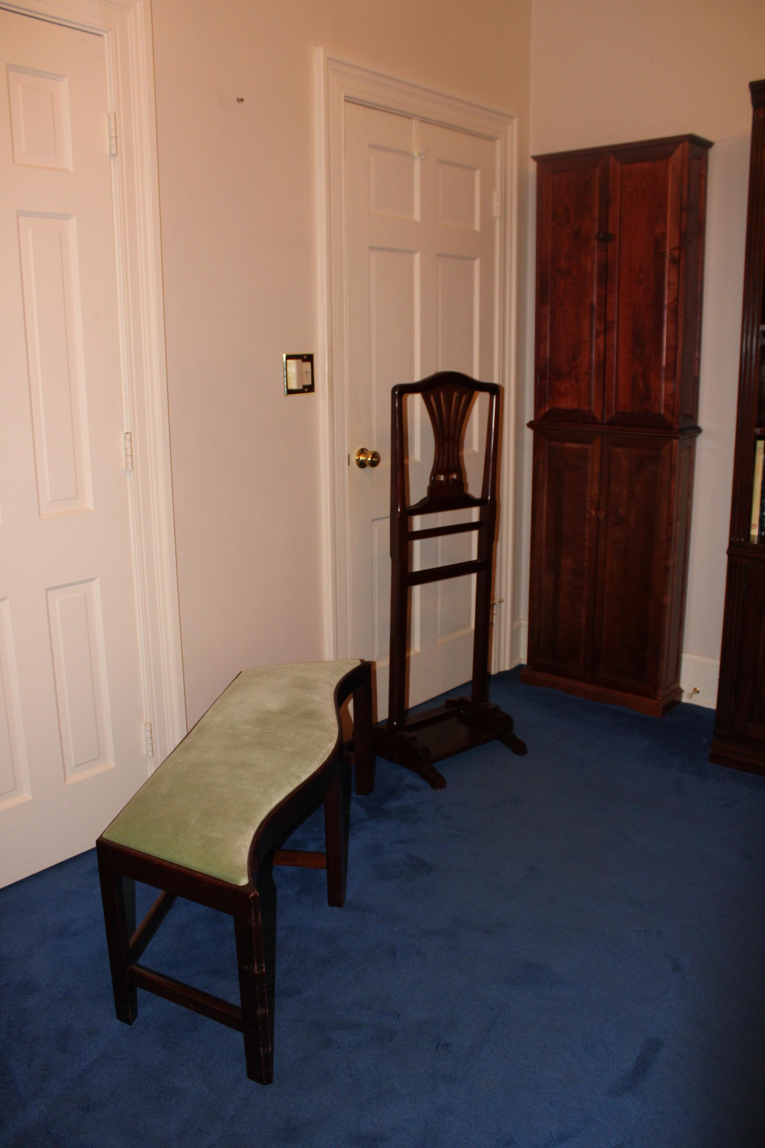 3 PIECE LOT OF FURNITURE 3 PIECE