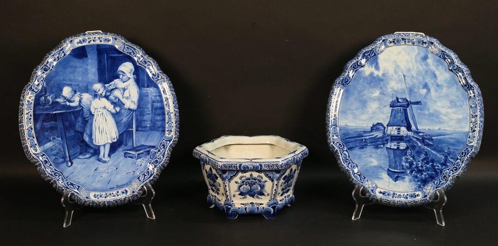 3 PIECES DELFT POTTERY PLANTER &