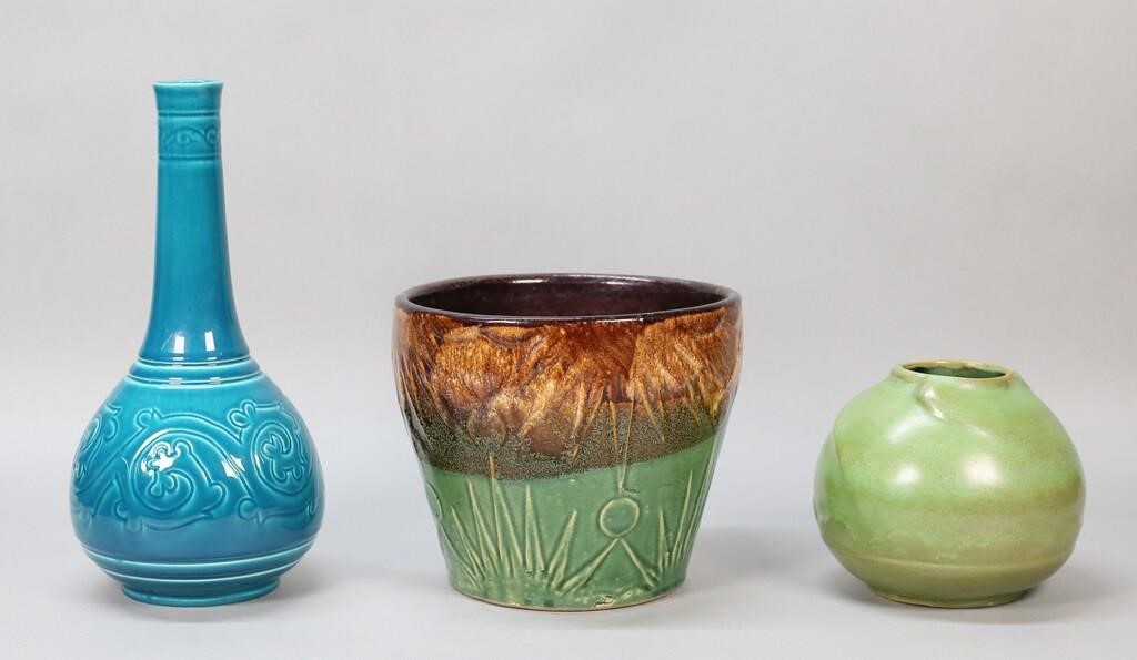 3 PIECES POTTERY RRP, HYALYN &
