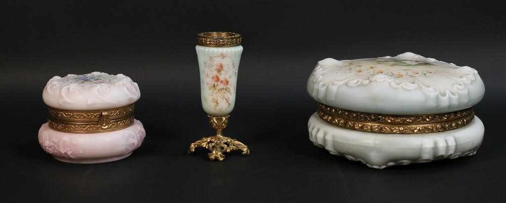3 PIECES WAVE CREST GLASS3 pieces