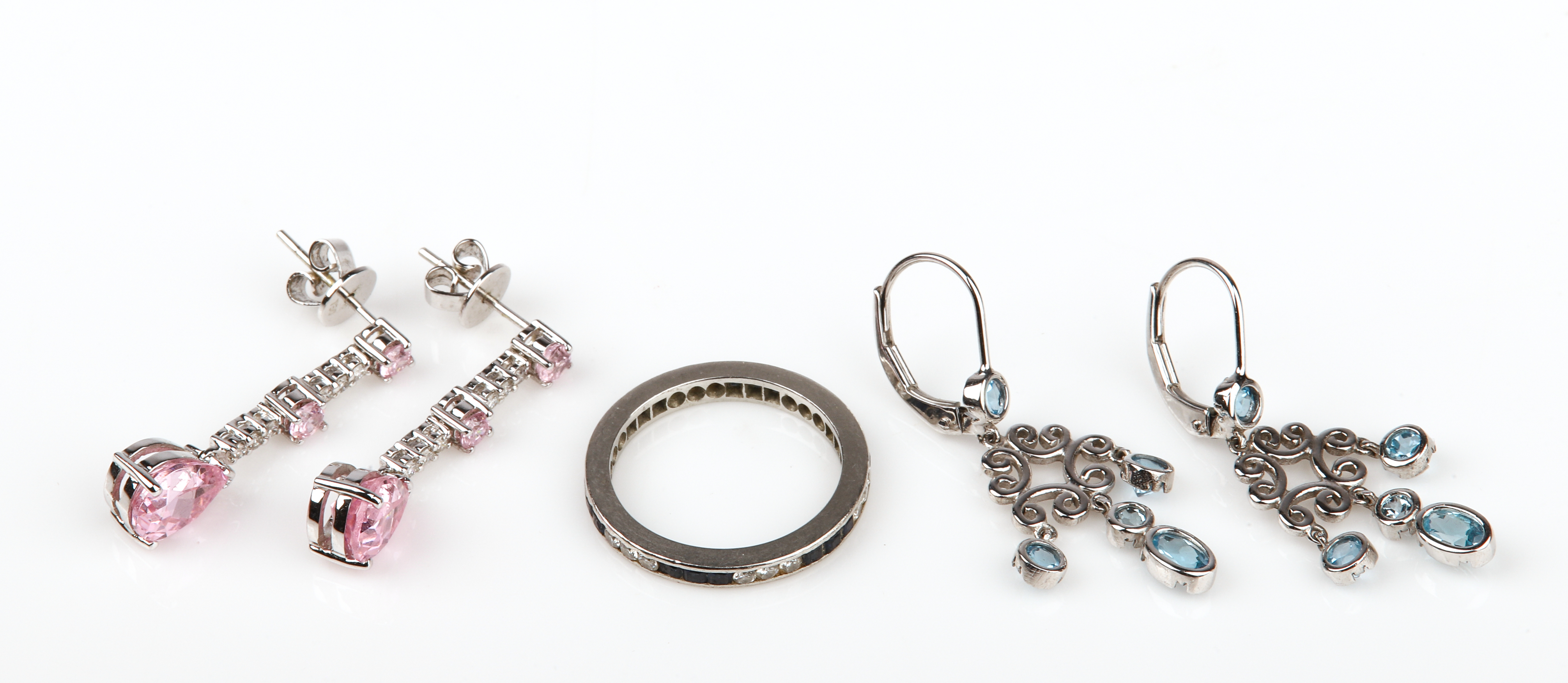 (3) Platinum and gold earrings