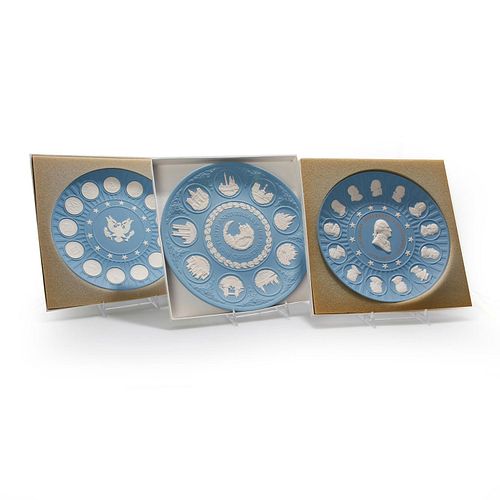 3 WEDGWOOD JASPERWARE PLATES,