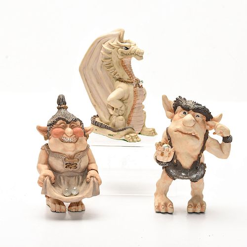 3 WORLD OF KRYSTONIA FIGURINE