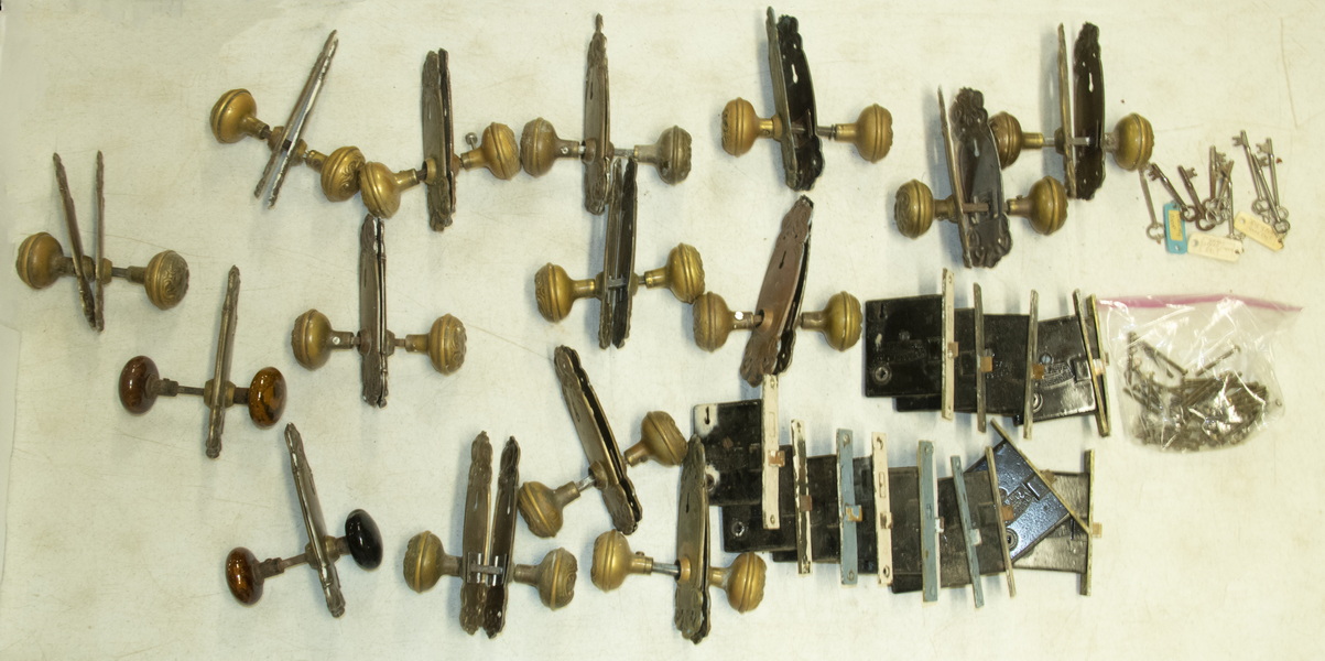 (30 PCS) SALVAGED ANTIQUE