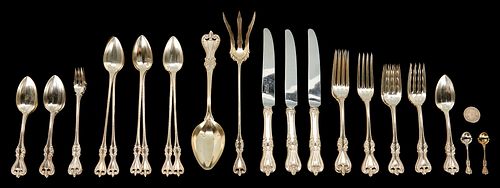 30 PCS. TOWLE OLD COLONIAL STERLING