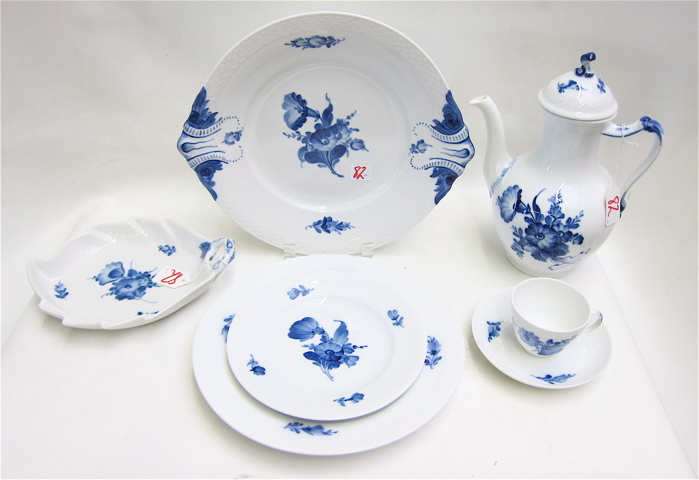 30 PIECE ROYAL COPENHAGEN PORCELAIN