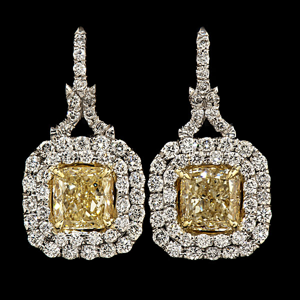 3.01cts Cushion Cut Fancy Intense