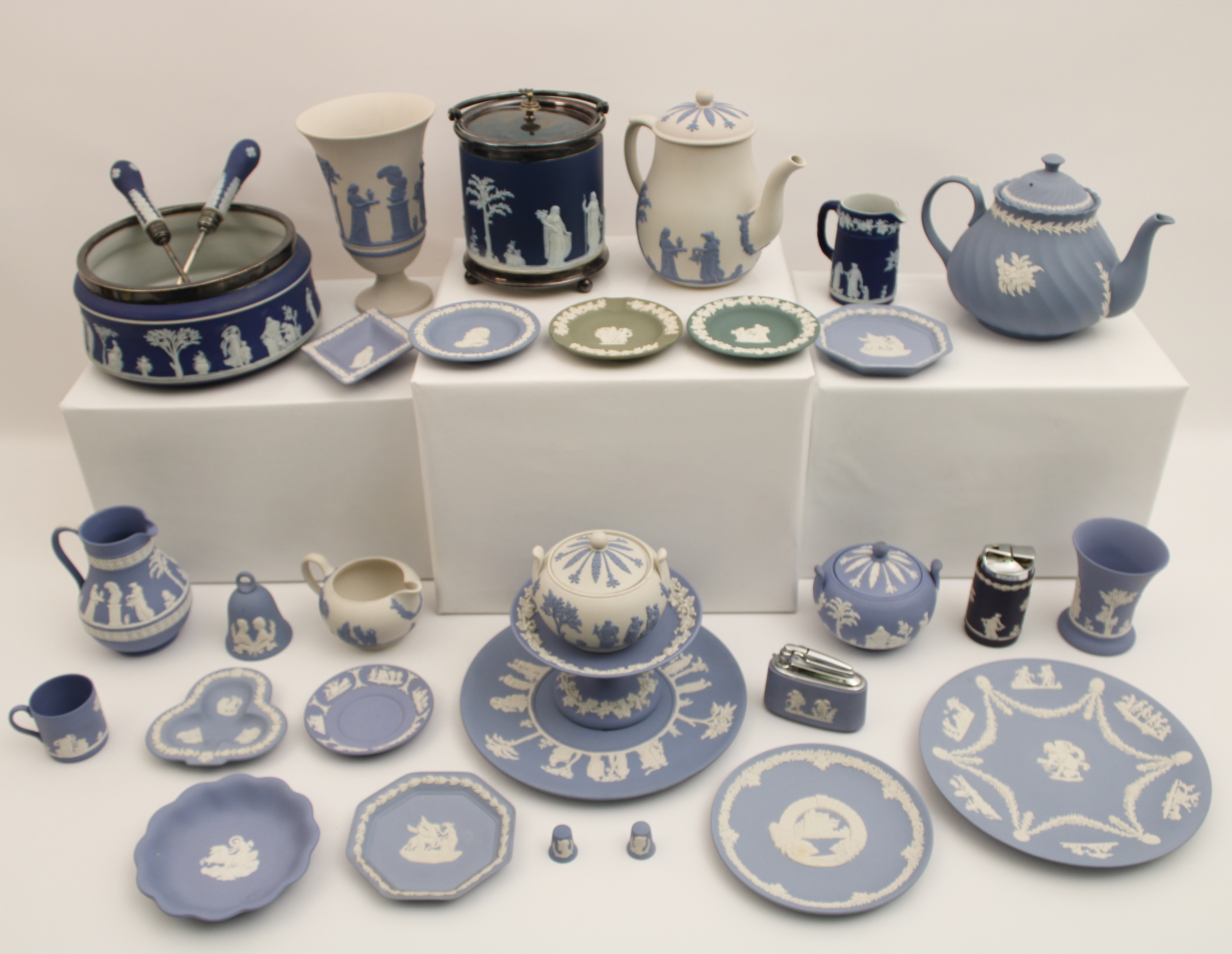31 PC. LOT OF ENGLISH WEDGEWOOD