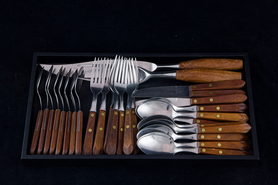 (32 PC) AMERICAN MID CENTURY MODERN