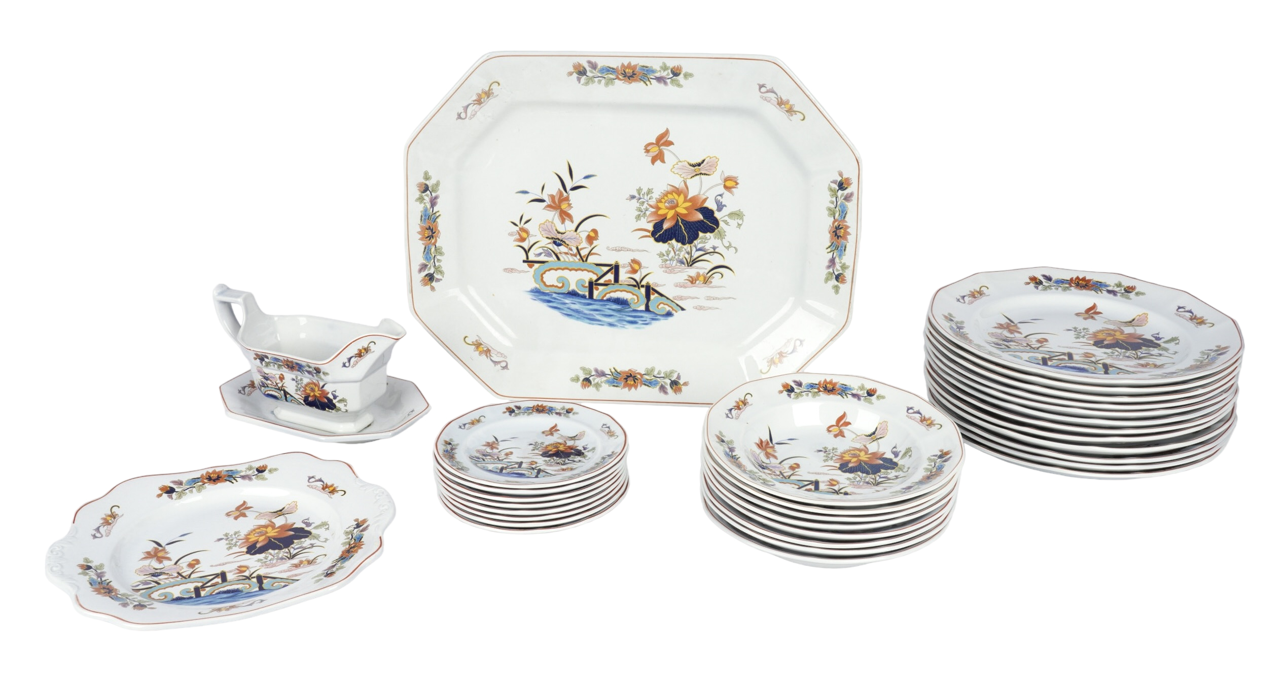 (32) Pcs Wedgwood 'Lotus'