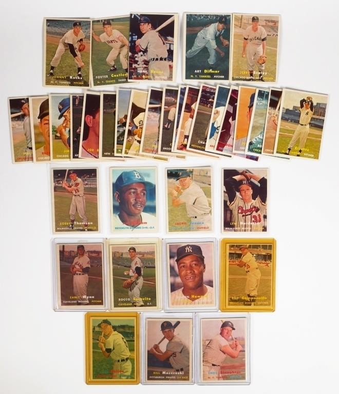 (35) 1957 TOPPS BASEBALL CARDS