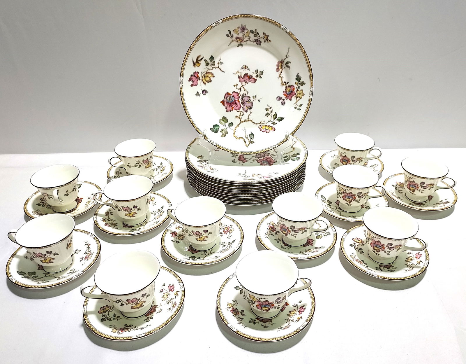 35 PC. WEDGEWOOD "SWALLOW"