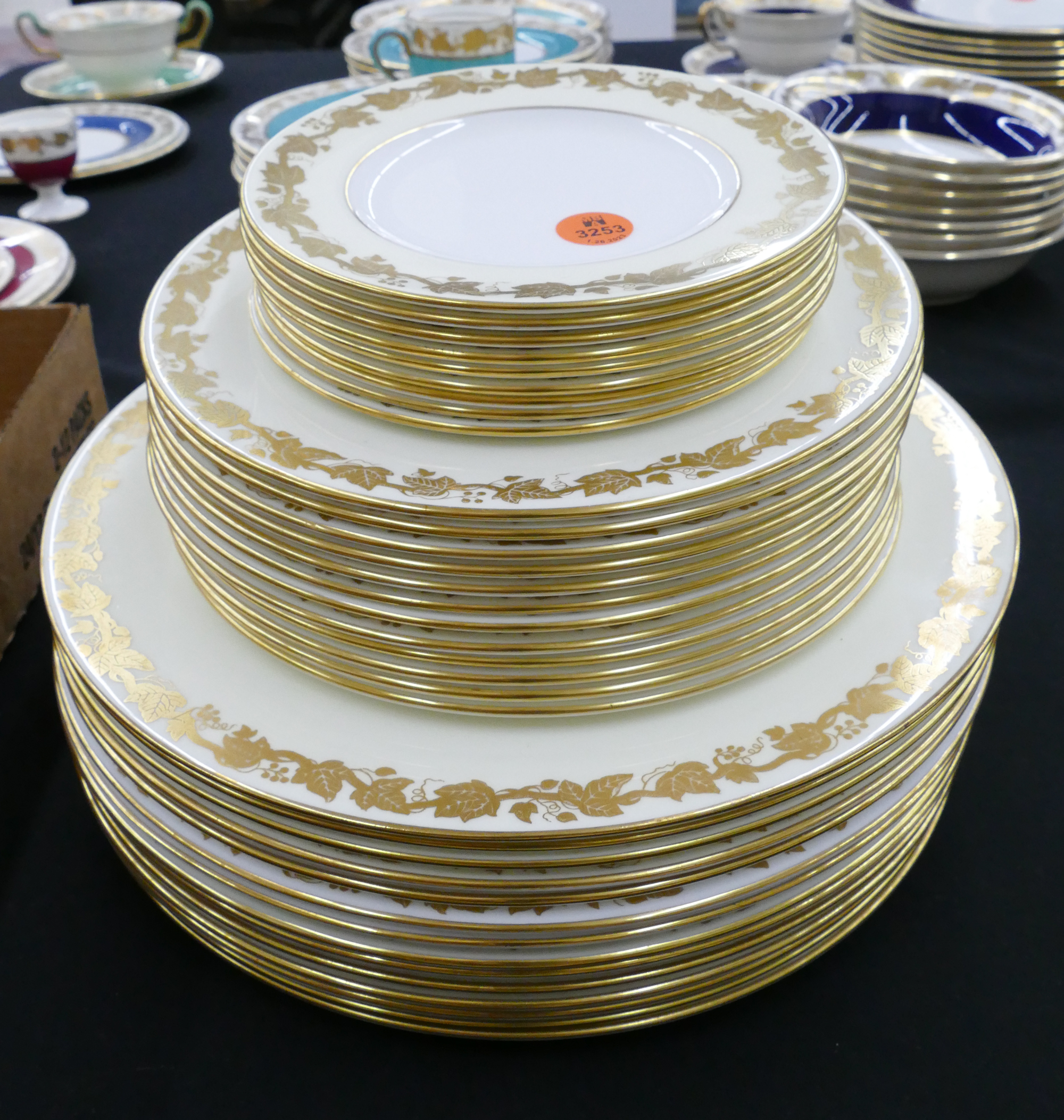 35pc Wedgwood Whitehall (Cream Rim)