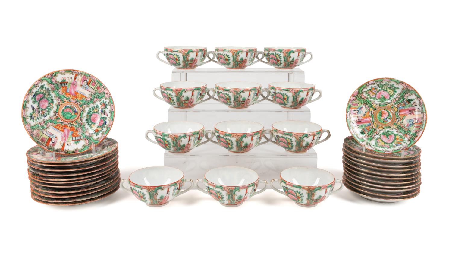 36PC ROSE MEDALLION PLATES,