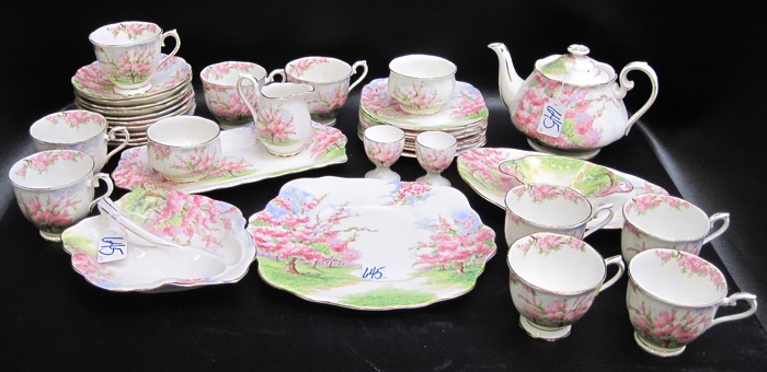 37 PIECE ROYAL ALBERT FINE CHINA