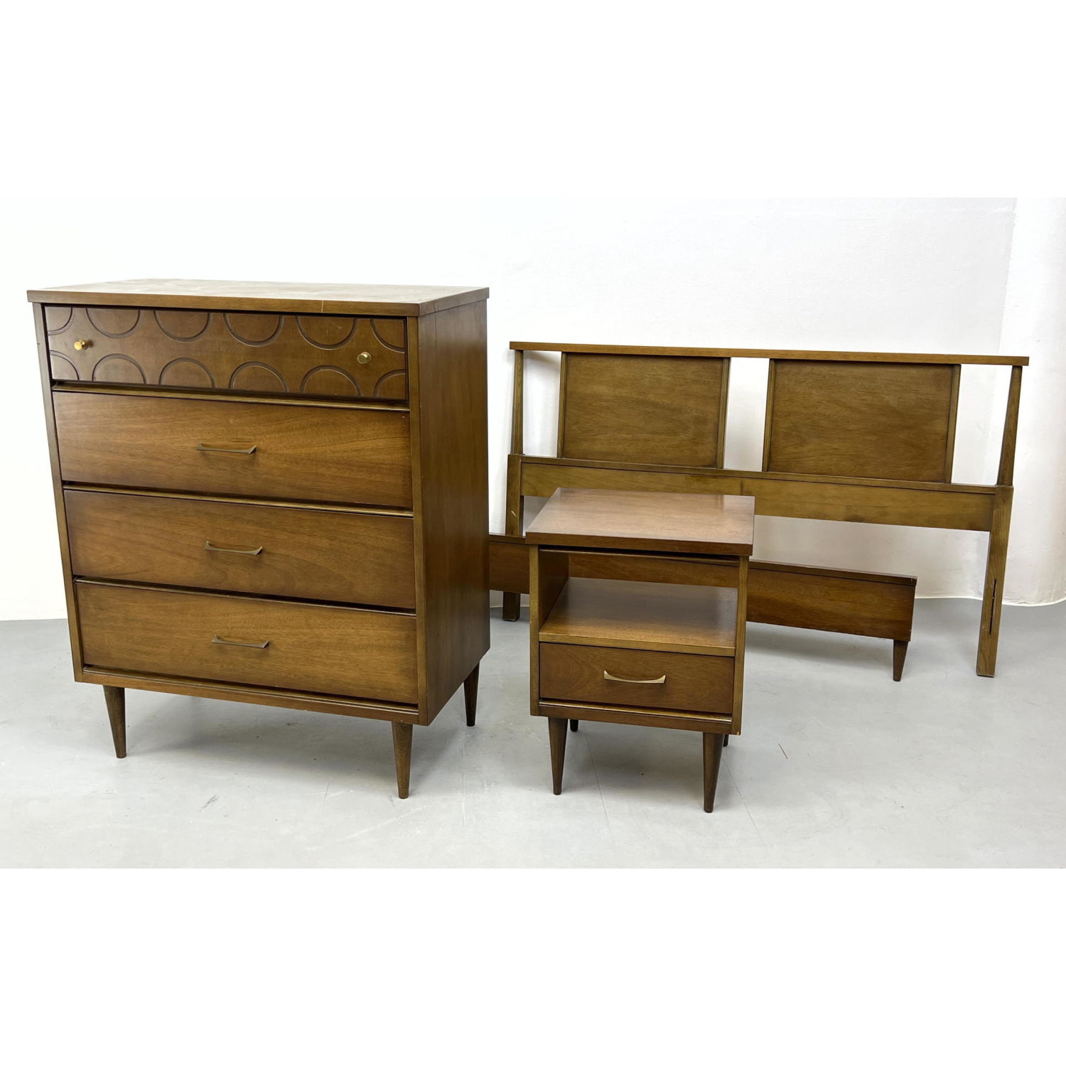 3pc BASSETT Modernist Bedroom