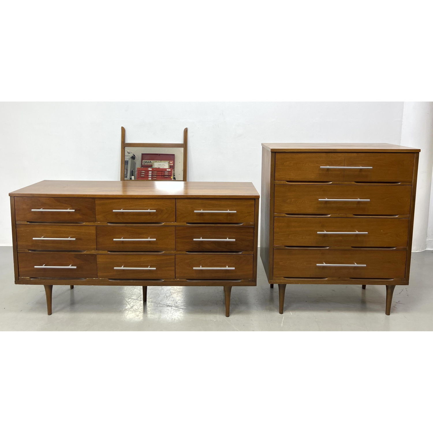 3pc Mid Century Modern Bedroom Set.
