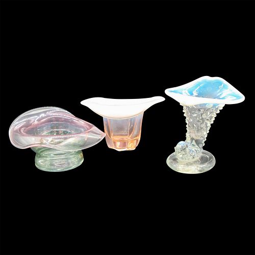 3PC VINTAGE FENTON CORNUCOPIA AND