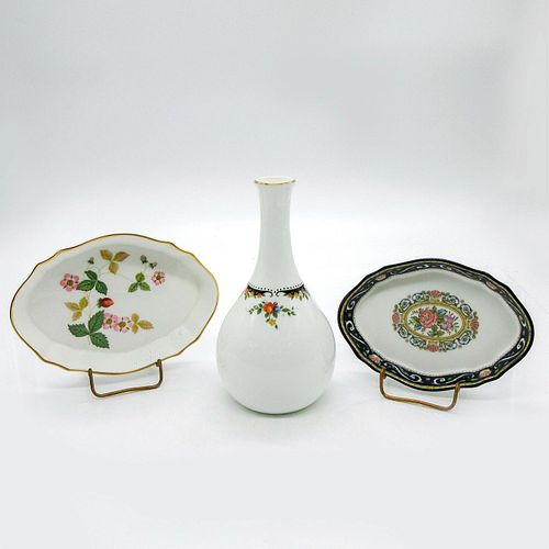 3PC WEDGWOOD VASE & TRAYSBone