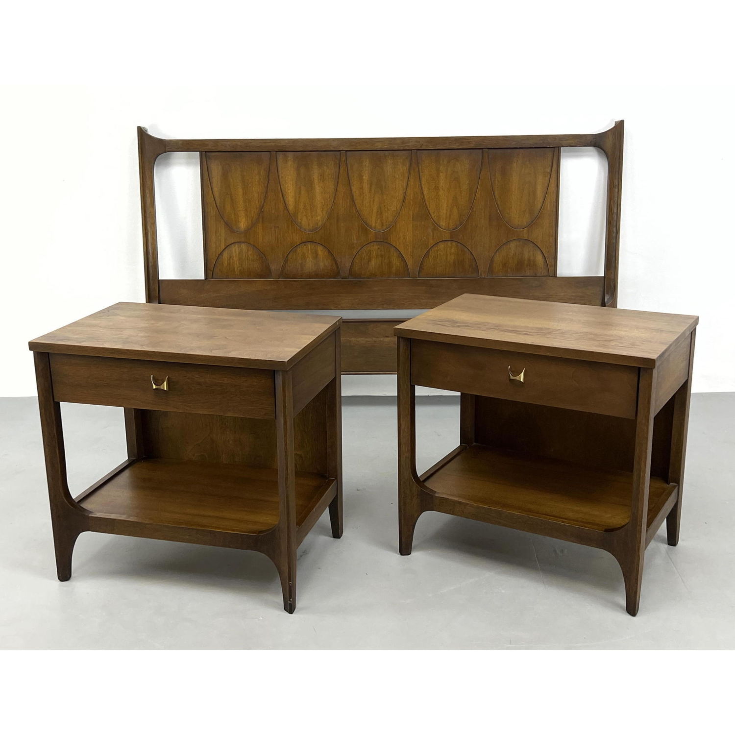 3pcs BROYHILL BRASILIA Bedroom