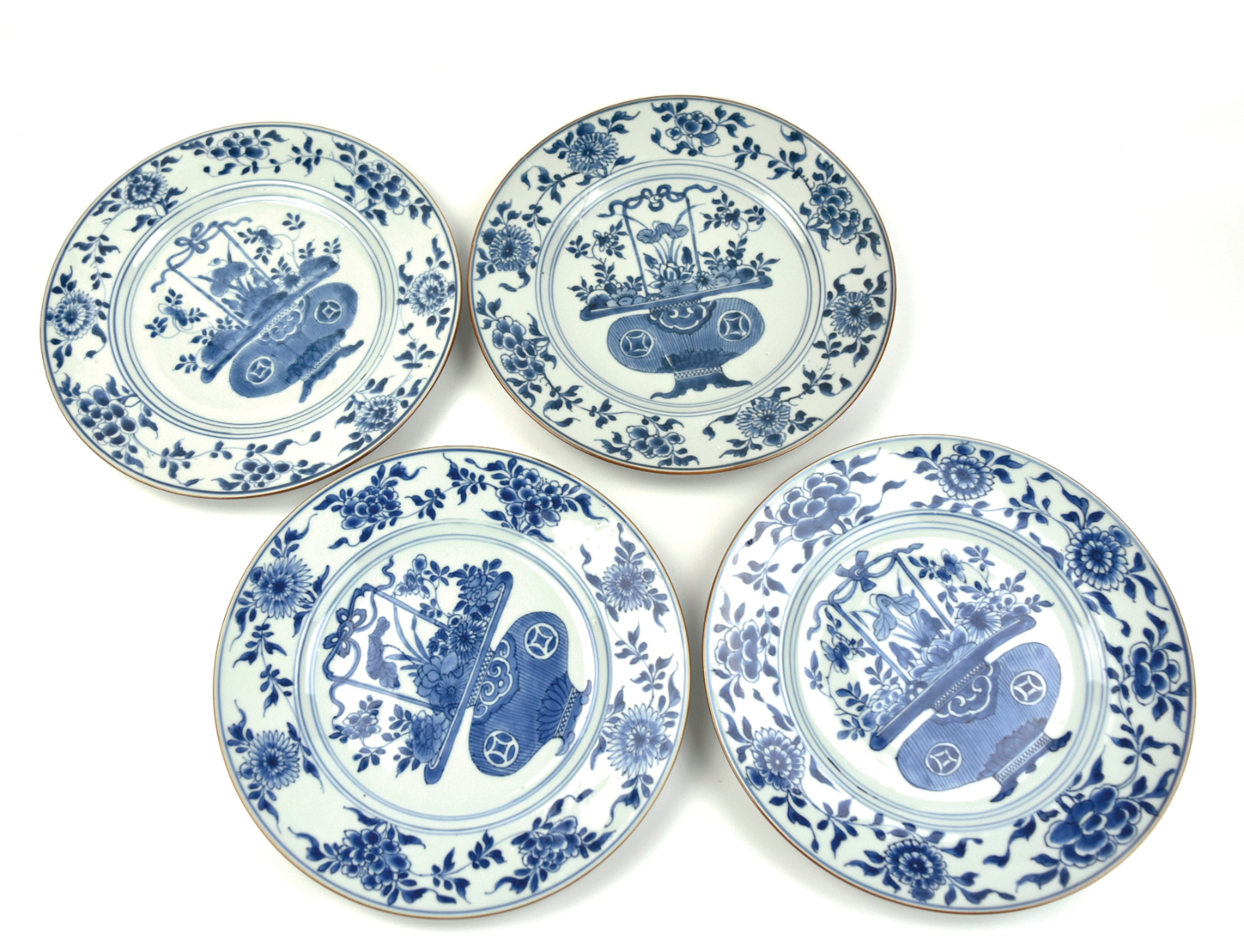 4 CHINESE B & W PLATE W/ FLOWER