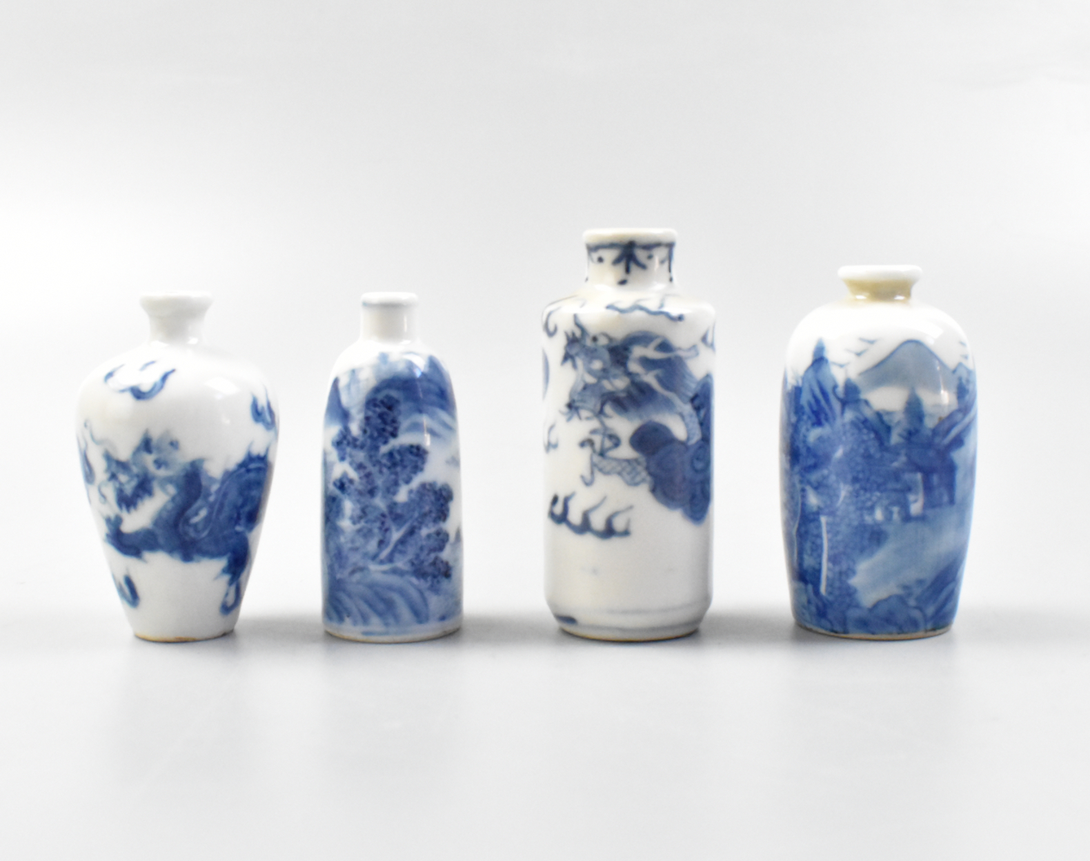 4 CHINESE BLUE & WHITE SNUFF