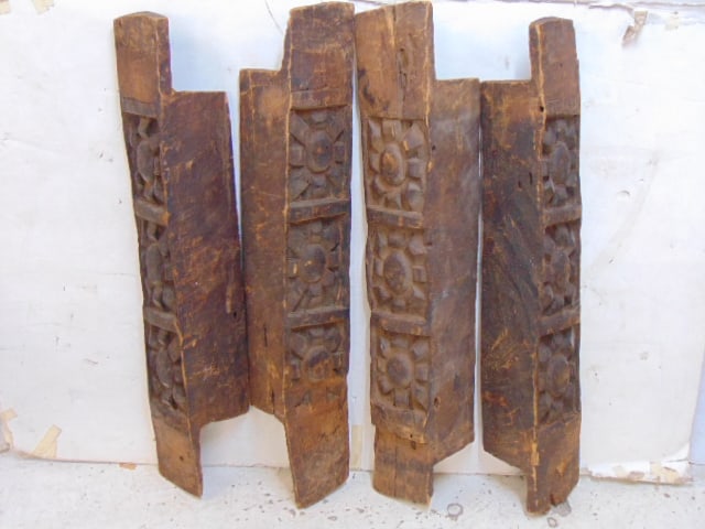 4 ETHNIC CARVED WOOD PIECES, APPEAR