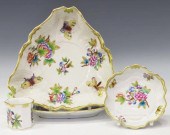 (4) HEREND 'QUEEN VICTORIA' PO