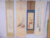 4 JAPANESE SCROLLS, ON IN WOOD