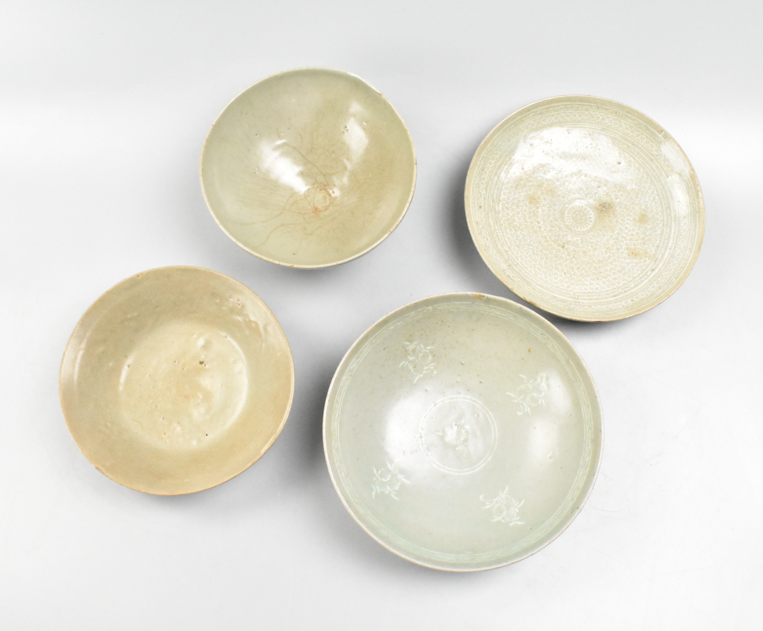 4 KOREAN CELADON BOWLS,14-15TH C. A