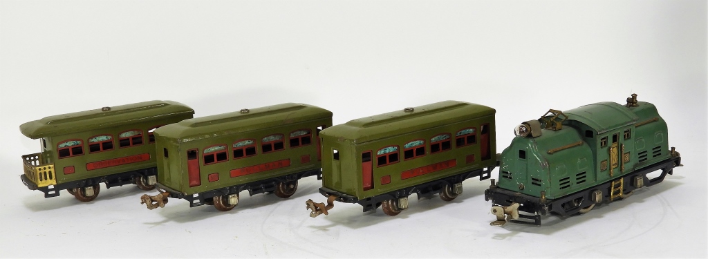 4 LIONEL PRE-WAR GREEN NO.294 TRAIN