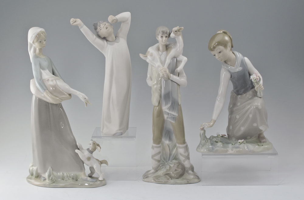 4 LLADRO PORCELAIN FIGURINES: To