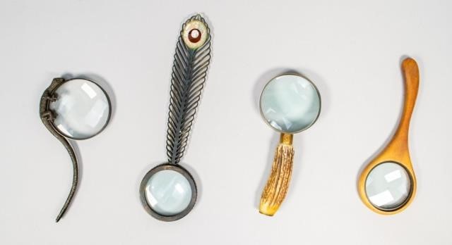 4 MAGNIFYING GLASSESOne brass