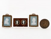 4 PCS FRENCH MEDALLION & PORTR