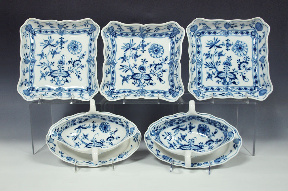 4 PIECE MEISSEN BLUE ONION GRAVY