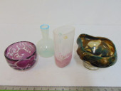 4 PIECES ART GLASS, 2 VASES, 2