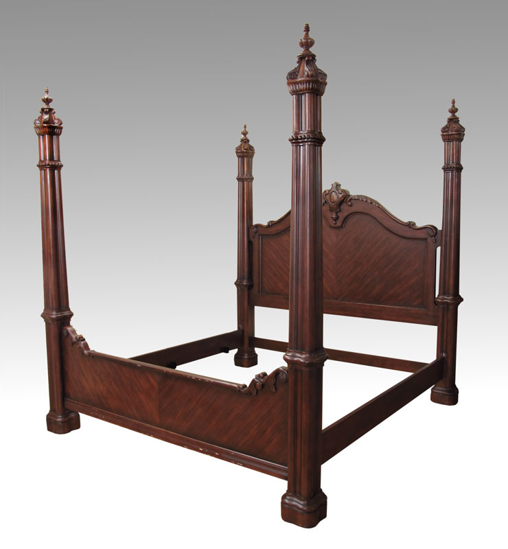 4 POSTER KING SIZE BED: