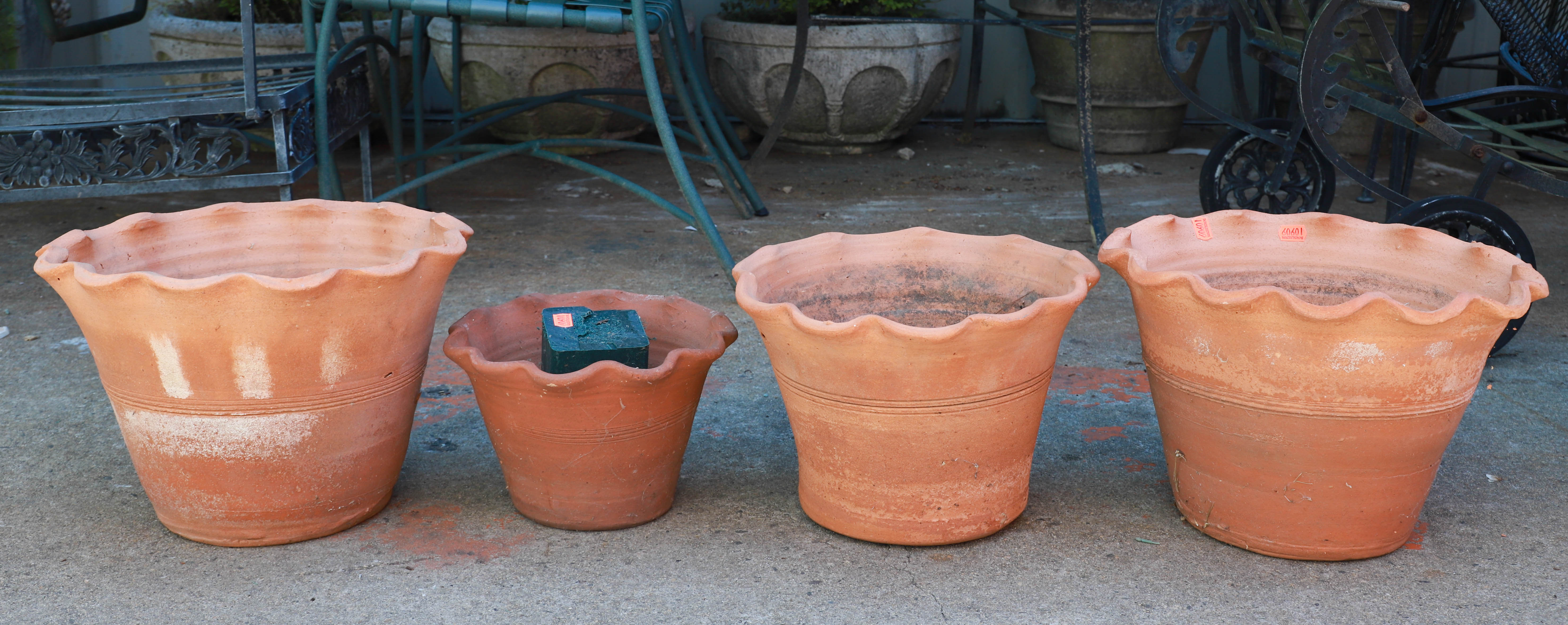 (4) Ribbon edged pottery