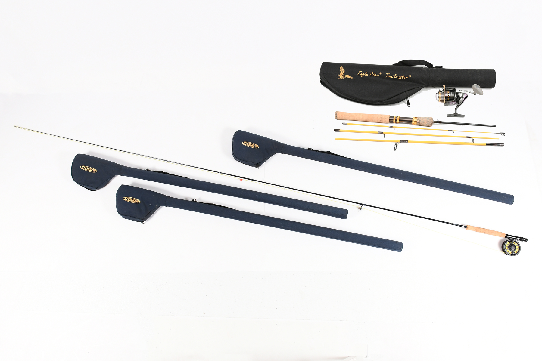 4 TRAVEL FISHING RODS WITH REELS: 3