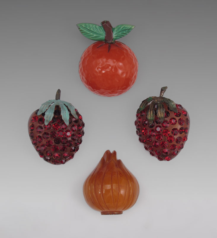 4 VINTAGE BAKELITE FRUIT AND