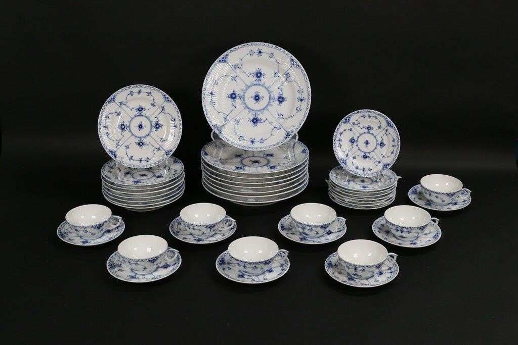 40 PIECES ROYAL COPENHAGEN BLUE